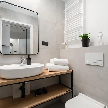 Charlie - Plac Wolnosci W Poznaniu * Πόζναν